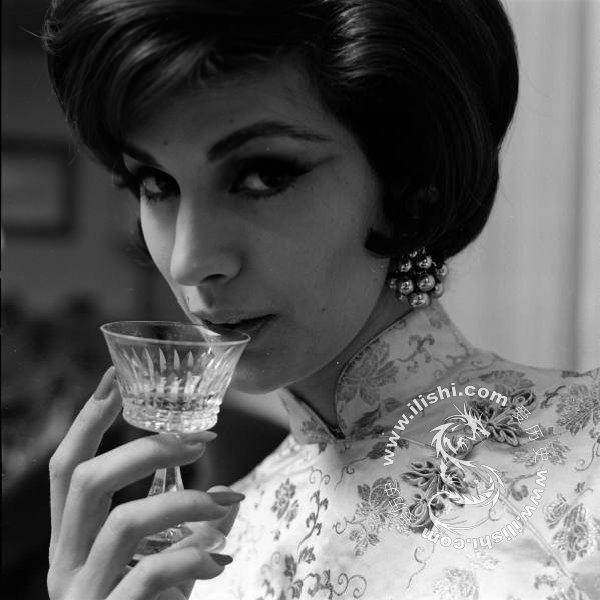 �f�r������Ů���Ї���Y