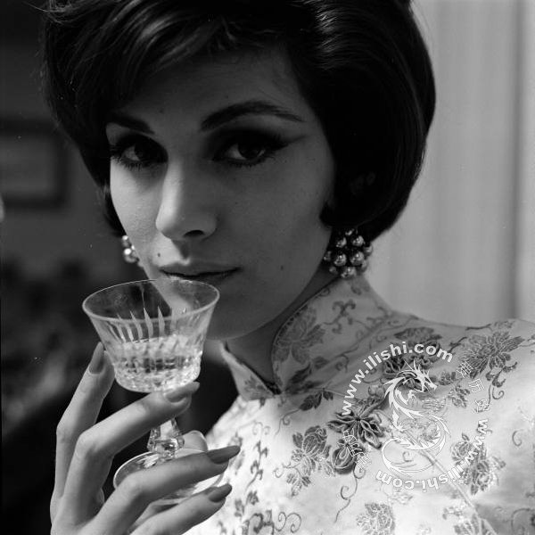 �f�r������Ů���Ї���Y