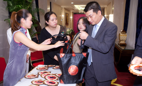 �Ϻ��������C����Ӿ�����Ƭ