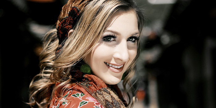 ����Ů�ӵ��Ї��L��