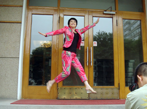 靳羽西:我的穿衣經