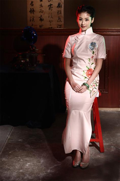 香香公主穎兒為雜志拍攝旗袍大片