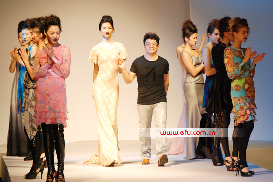 SIMON��Ʒ�l�� ͻ������Ԫ��