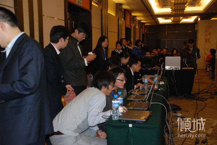 傾城參加2010陜西互聯(lián)網(wǎng)大會