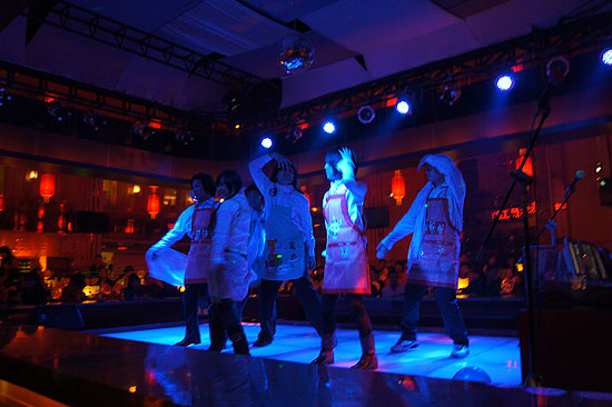 ꖹ�r�г���ʢ��A�M��Ļ