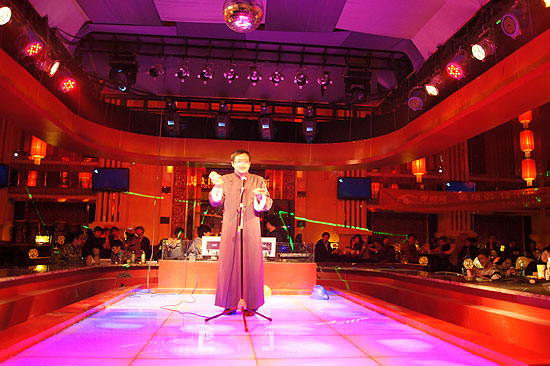 ꖹ�r�г���ʢ��A�M��Ļ