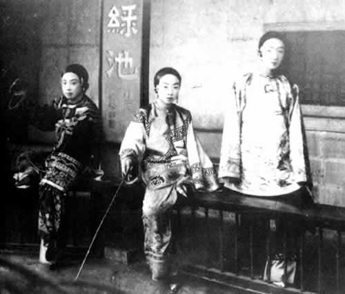 ����ǧ�� ����r(sh��)�ڸ�ɫ��Ů���ƴ