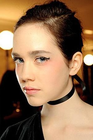 �������2011��������~β�y