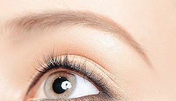 打造凈白簡單粉紅桃花妝