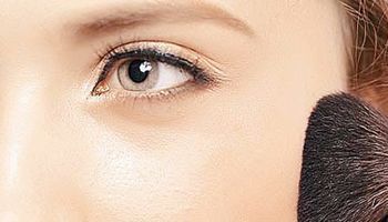 打造凈白簡單粉紅桃花妝