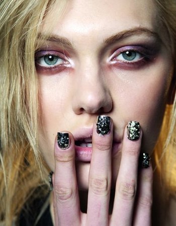 �Ȕ������� 8�����΢�����y