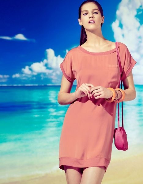 �Ꭷӡ����ײ������ ZARA����Ʒ�ƻ�����Ƭ