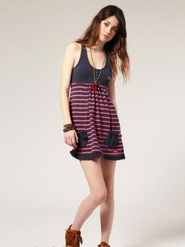 ��ɫ�l�y��PRADA�o���L��ȹ�b�pӯ����