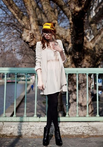 清涼小衫+俏麗裙子 輕盈出動