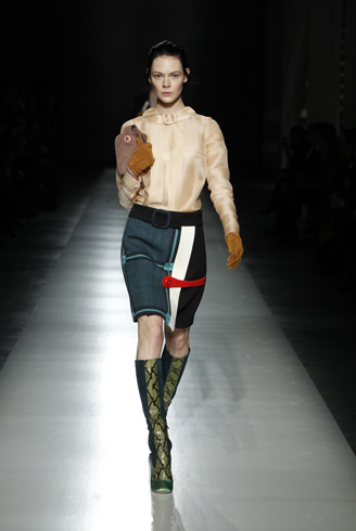 PRADA 2011��Ħ�ǹŵ�ϵ��Ů�b