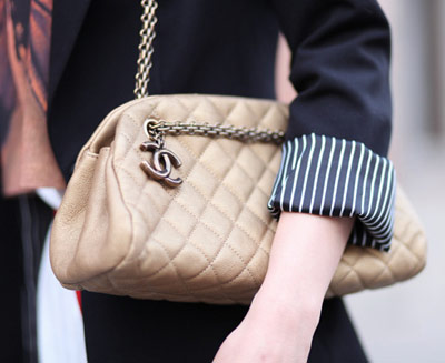 高圓圓親民街拍演繹輕松風尚