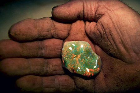 天價(jià)難交易 歐泊最神秘的變色靈石