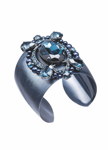 藍寶石飾品的美人氣質