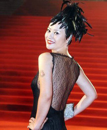 ��B��¶ 22λŮ�ǡ����顱ƴ�Ը�