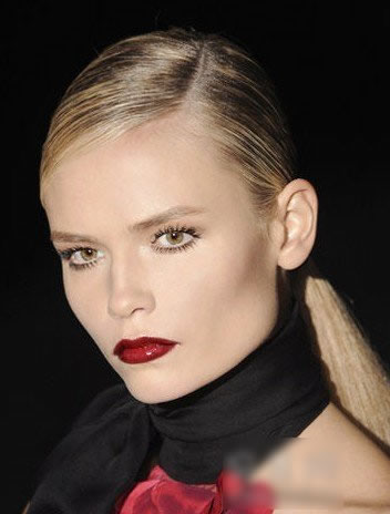 6款時尚新娘發(fā)型驚艷秀場