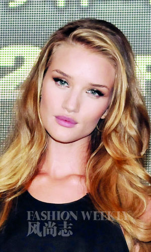 ����ɫ���x�y ׌�����^׃3Ů����