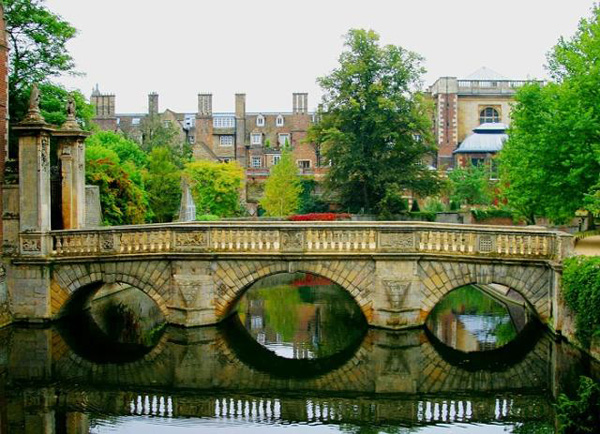 徐志摩《再別康橋》極其解析