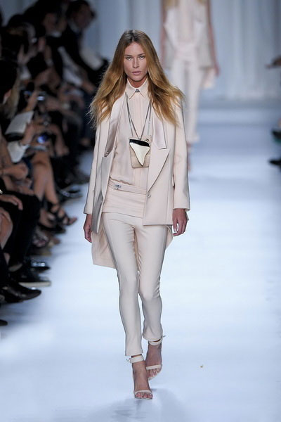 �����r�b�㣺�O�ºڰ�֮��