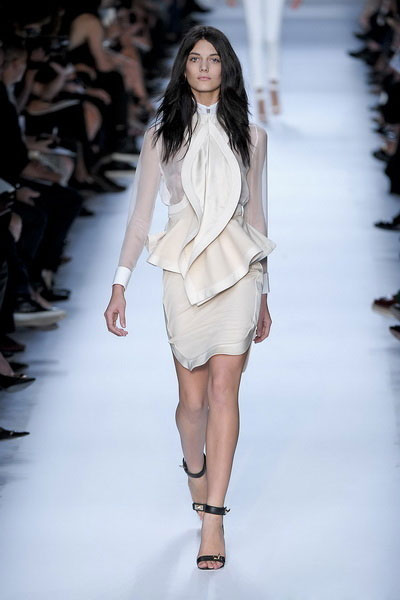 �����r�b�㣺�O�ºڰ�֮��