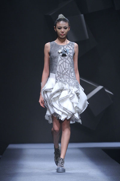 S��DEER������2012���ĕr(sh��)�b�l(f��)����(hu��)