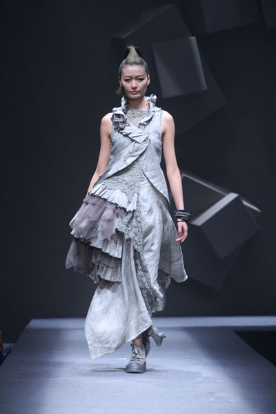 S��DEER������2012���ĕr(sh��)�b�l(f��)����(hu��)