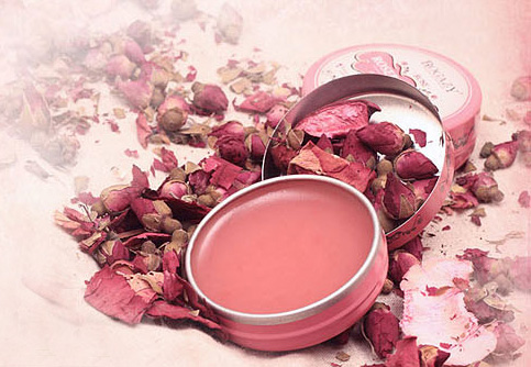 讓玫瑰滋養你的唇 淡化唇紋必備玫瑰花蕾膏