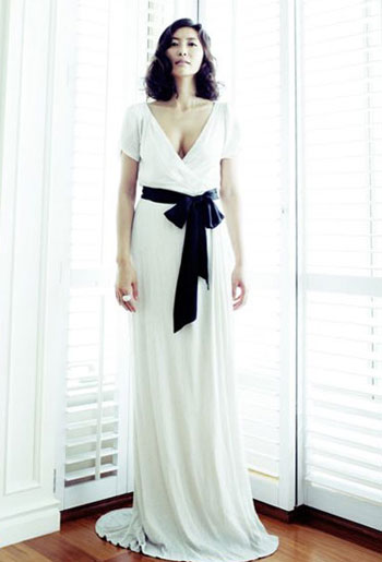 韓國女主播韓成珠容貌揭秘 性感寫真展魅力