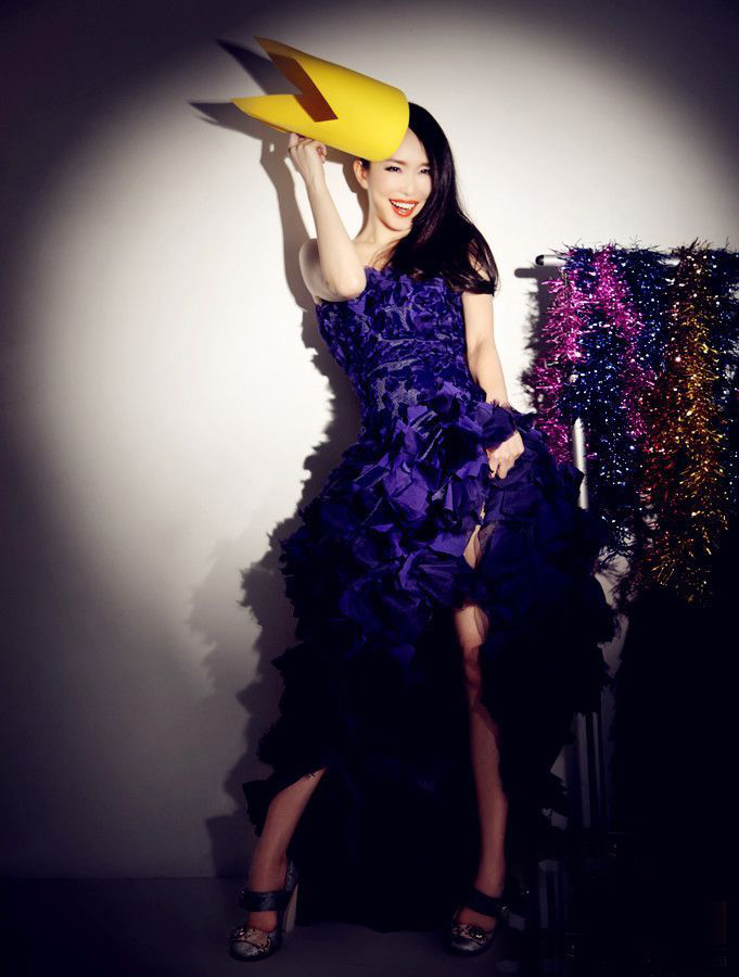 ���ķ��R�q���� ��ɫ�t��ɢ�l(f��)��Ů�L(f��ng)��