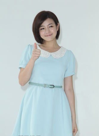 ���ϣС���b͹�@�ഺ��Ů�һ��