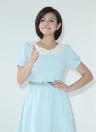 ���ϣС���b͹�@�ഺ��Ů�һ��