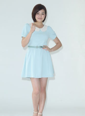 ���ϣС���b͹�@�ഺ��Ů�һ��