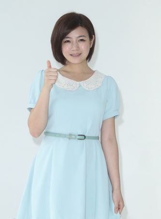 ���ϣС���b͹�@�ഺ��Ů�һ��