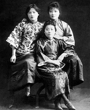 �����z�������������Û]�����