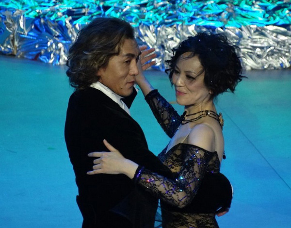 “雪姨”王琳與李詠熱舞 透視蕾絲風情萬種