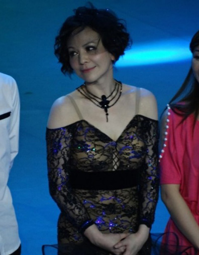 “雪姨”王琳與李詠熱舞 透視蕾絲風情萬種