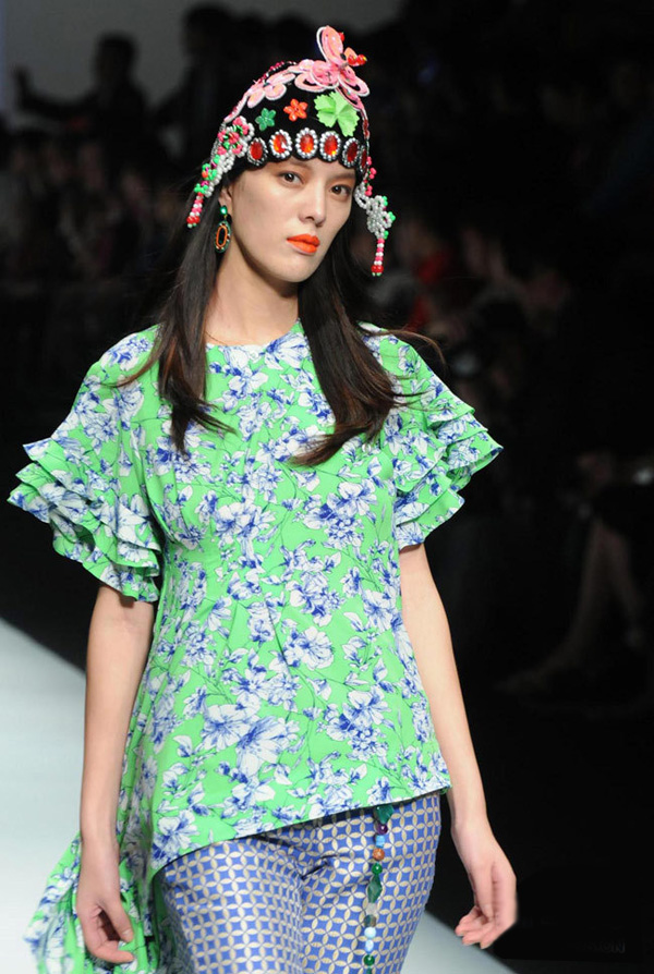 �Ϻ��r�b�ܰl�����ഺ��ů���Ї�Ԫ�����}��