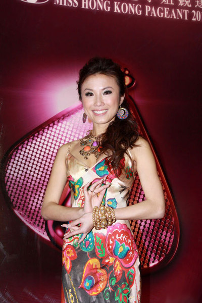 眾港姐為“港姐選舉”造勢 劉倩婷花旗袍搶風頭