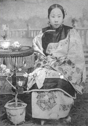 ����r�ڼ�Ů��Ҋ����Ƭ