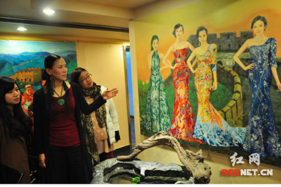 ����Ӣ���oŮ���ͮ�(hu��)չ�e�С����Ĵ���Ů�D������