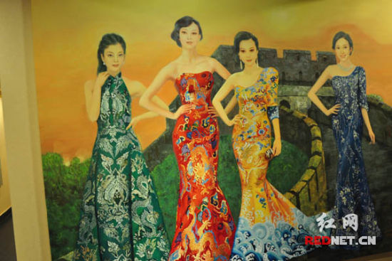 ����Ӣ���oŮ���ͮ�(hu��)չ�e�С����Ĵ���Ů�D������