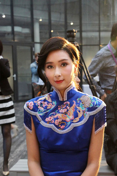 ����������{ɫ�C�����۳�ϯ���