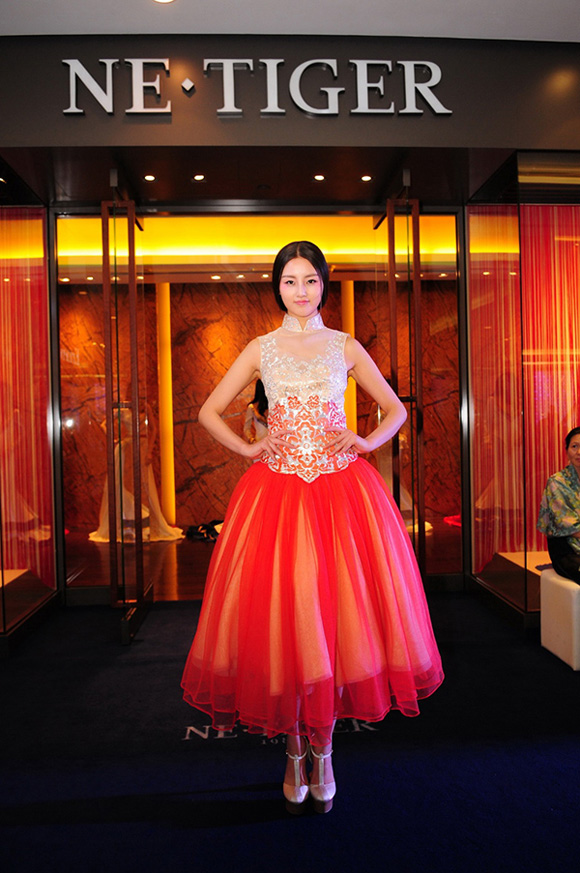 �����y�ֵ���Ů���Ї���  NE��TIGER�A���I�Y  