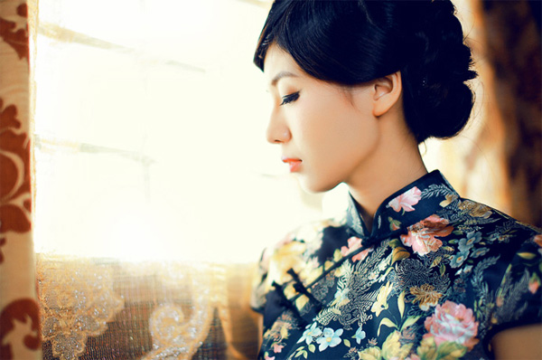 旗袍穿得漂亮不容易 穿旗袍應該如何搭配