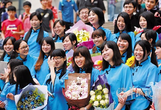 各大學(xué)旗袍畢業(yè)照大盤點 看旗袍校花誰領(lǐng)風(fēng)騷