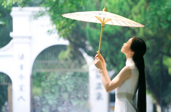 民國(guó)風(fēng)畢業(yè)季:蘇州大學(xué)旗袍別樣畢業(yè)照